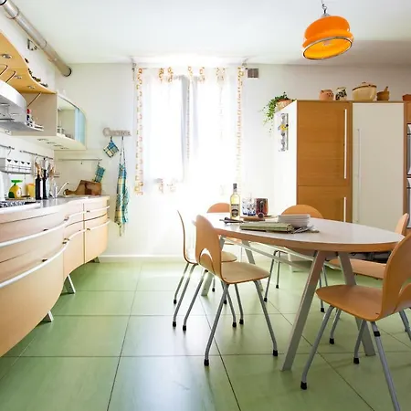 Appartamento La Casa Che Ride Due Carrare