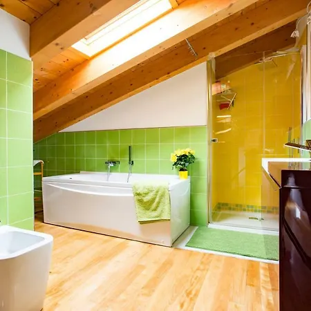 La Casa Che Ride Due Carrare