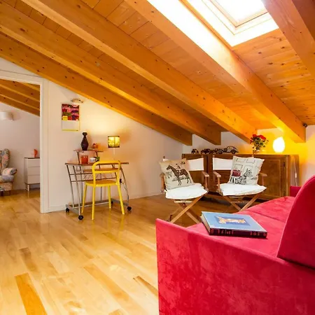 La Casa Che Ride Due Carrare