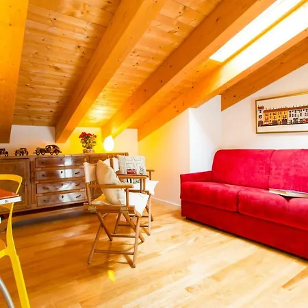 La Casa Che Ride Due Carrare